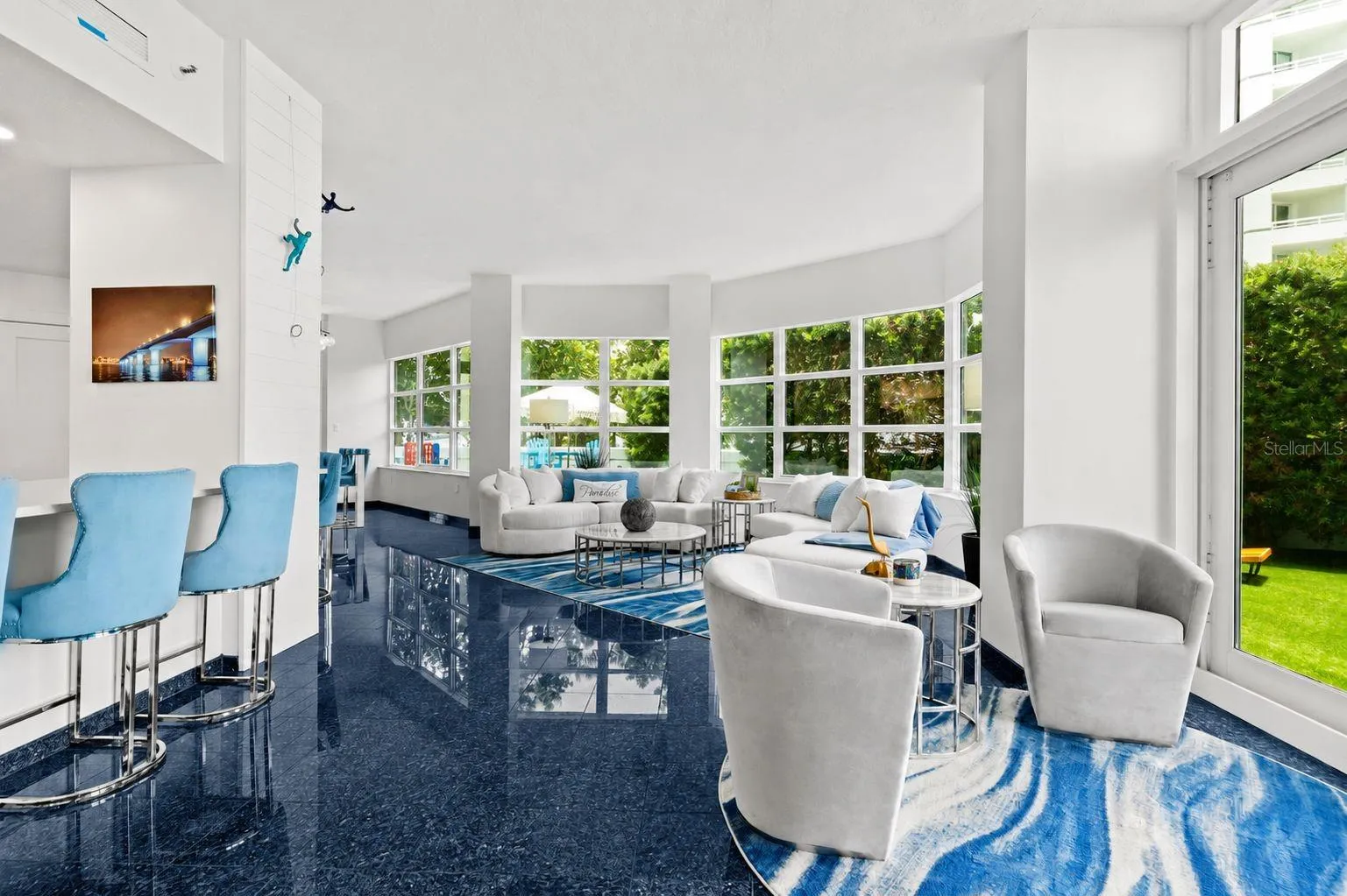 10' TALL HIGH CEILINGS