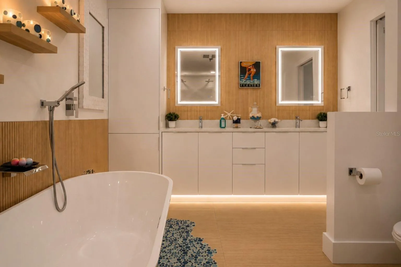 TWO PERSON SOAKING TUB