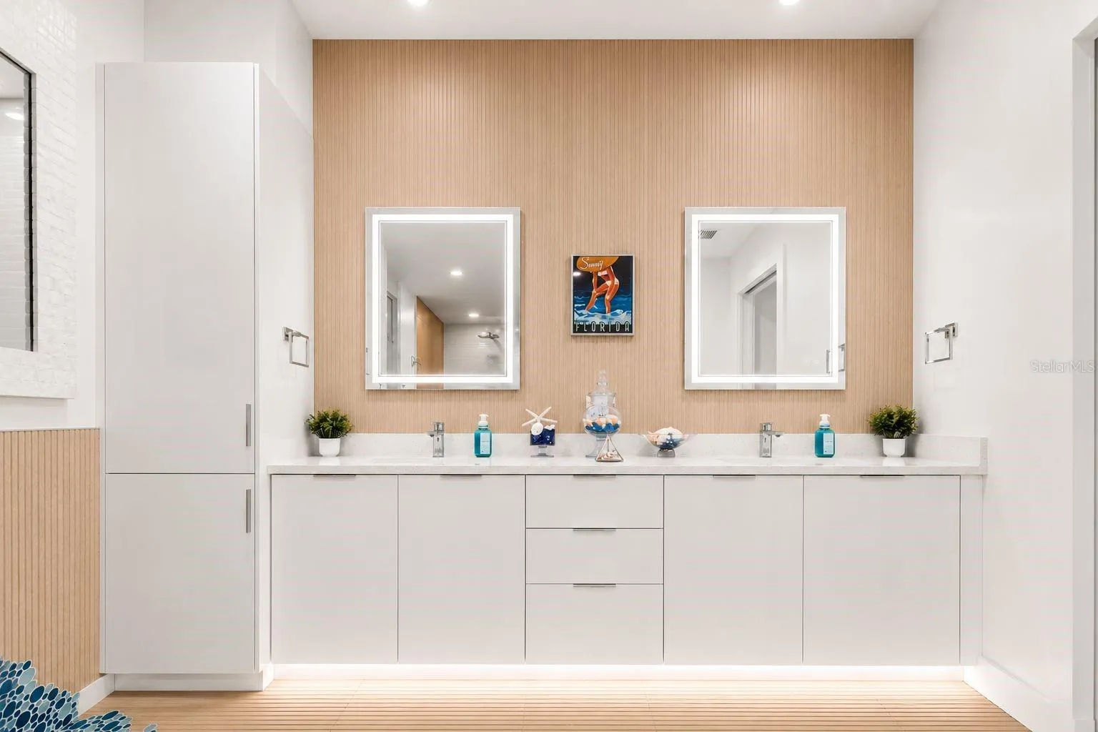 DOUBLE VANITY IN PRIMARY BATHROOM