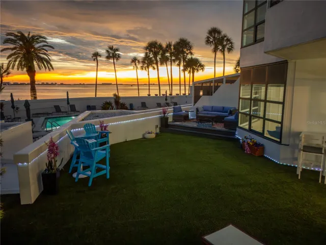 NEW SUNSET SHOW EACH EVENING