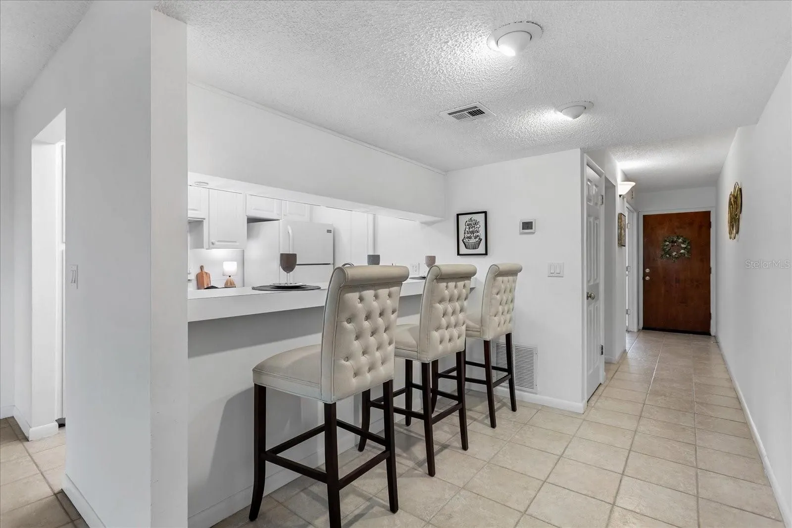 Spacious Bar Counter