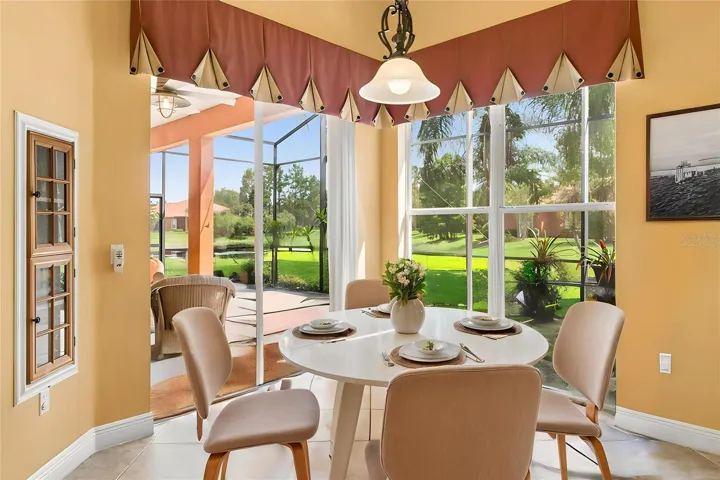 VIRTUALLY STAGED KITCHEN NOOK