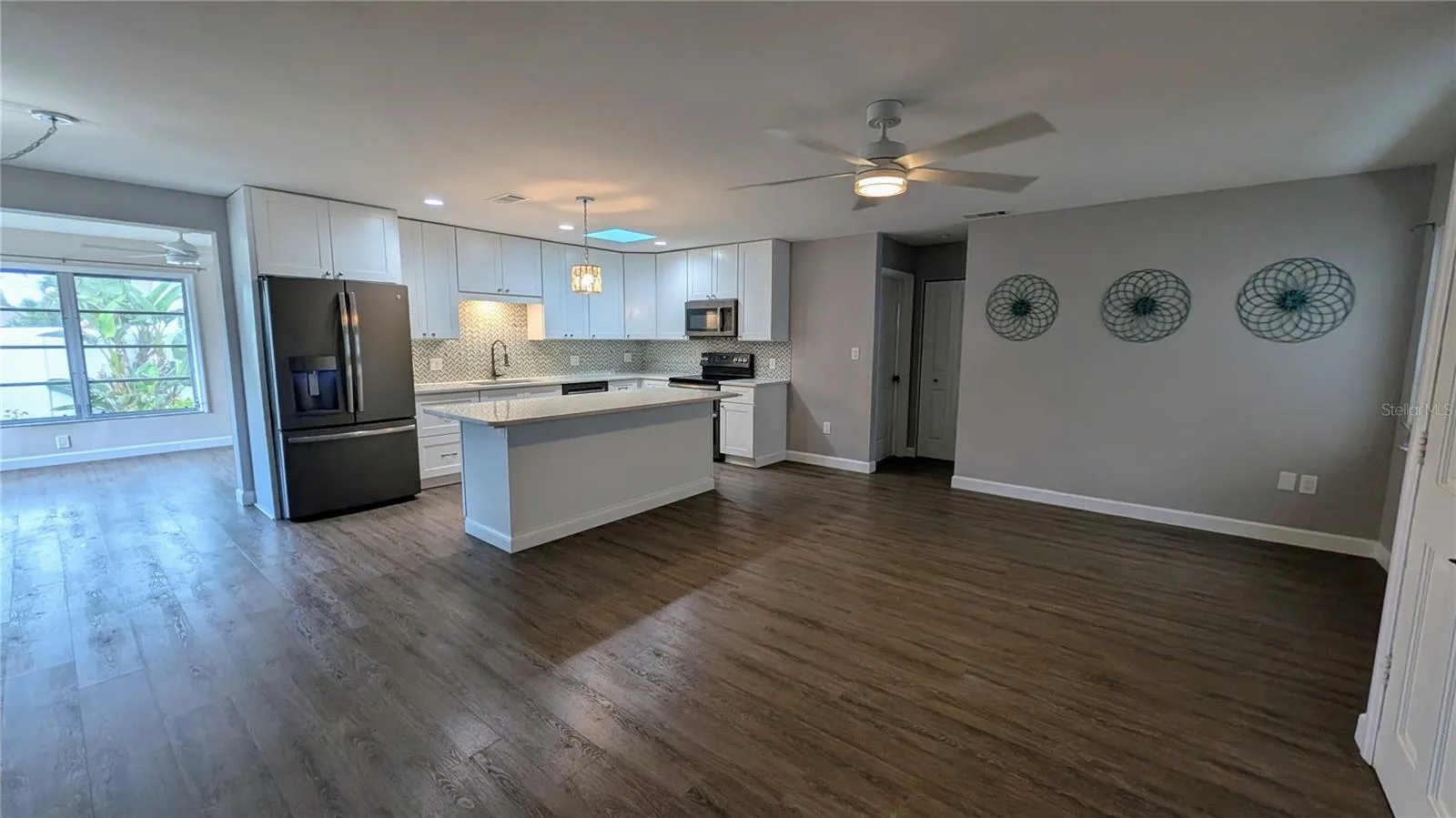 Kitchen &amp; livingroom