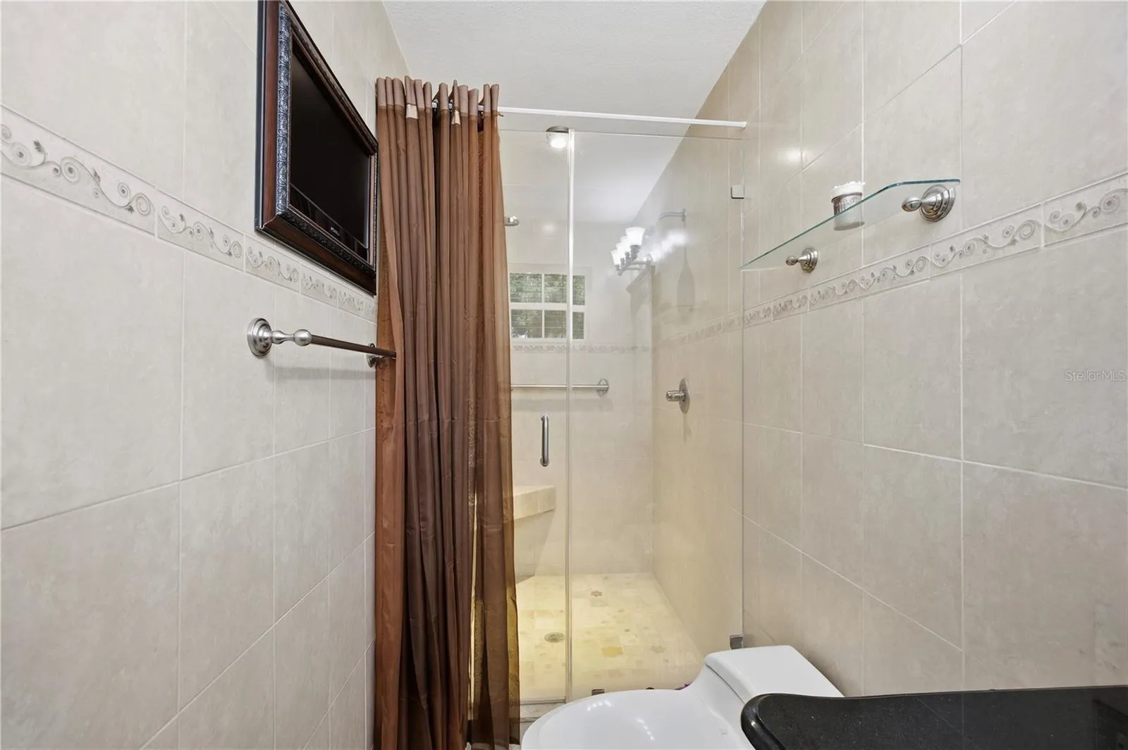Primary Bedroom en-suite