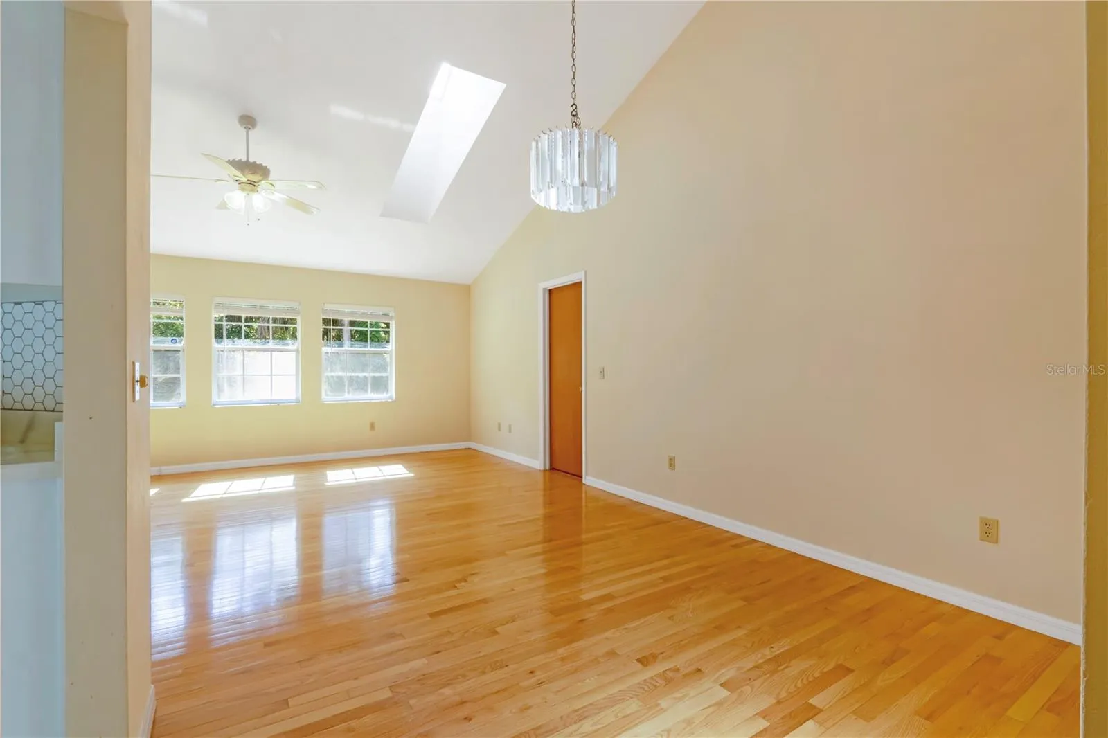 living room/dining room