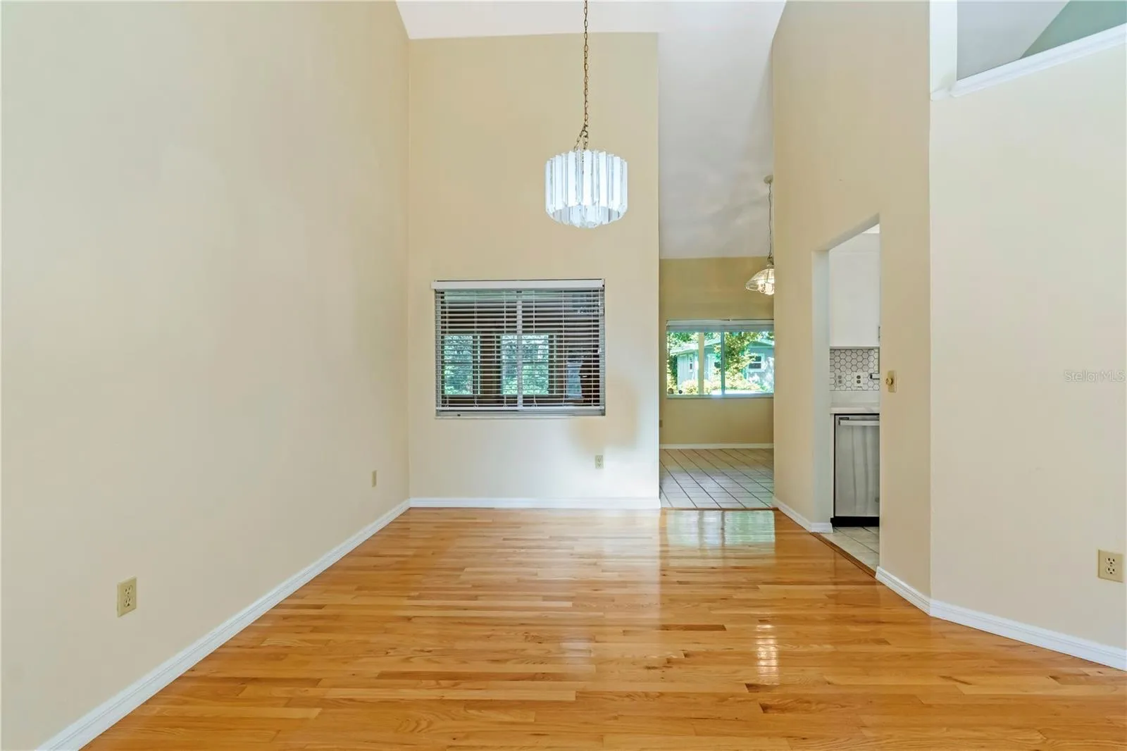 living room/dining room