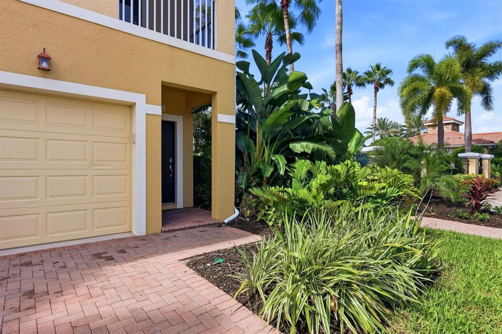 1 Car Garage