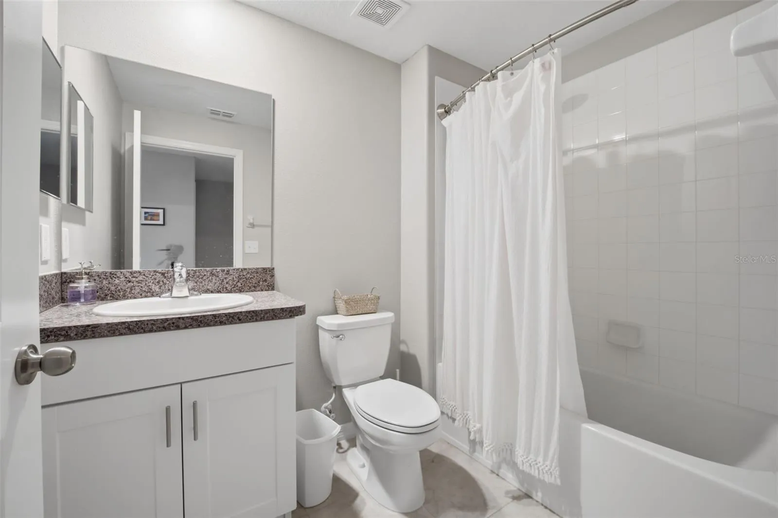 Hall bathroom with tub/shower combo