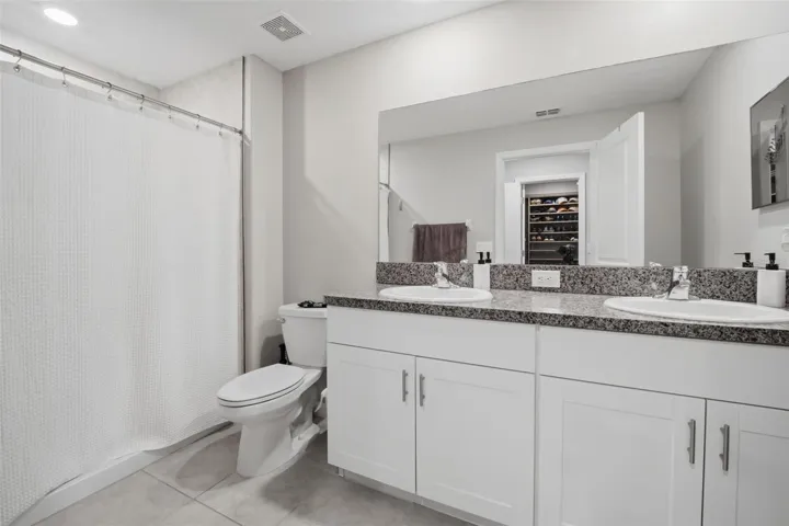 Bath ensuite