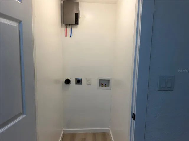 Washer/Dryer connection and water heater