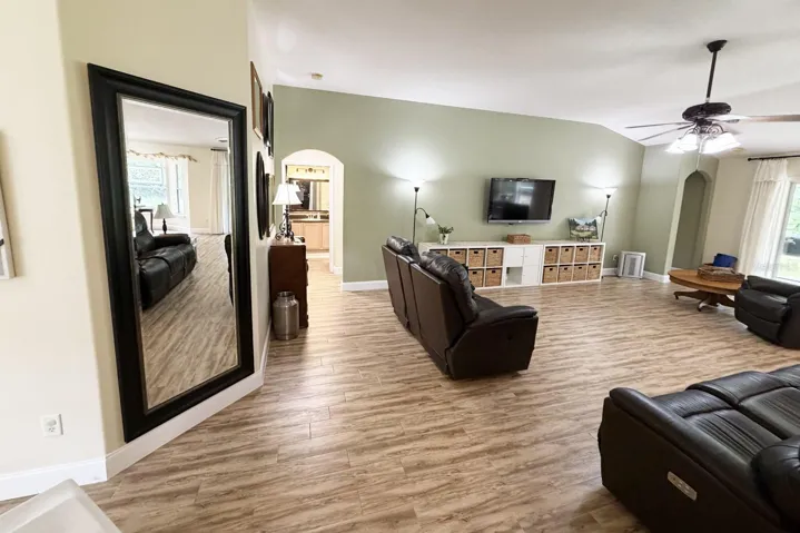 Family room 4