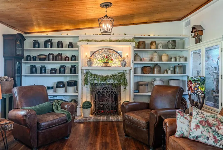 Family Room from coming in from side porch.