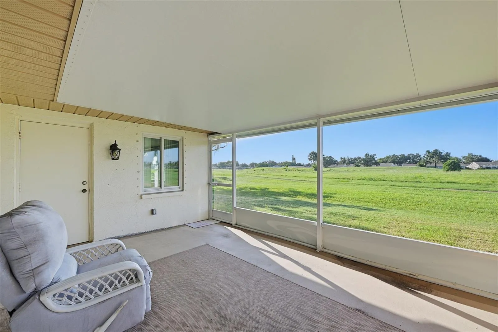 LARGE Screened in Lanai