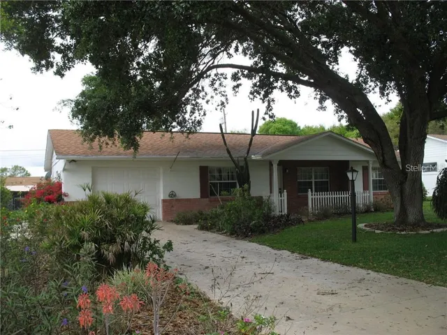 955 N. Sunset Dr. Mount Dora