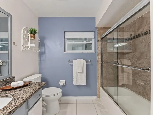 Second bath with tub &amp; shower