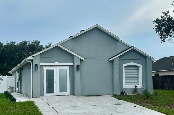 Front view of home