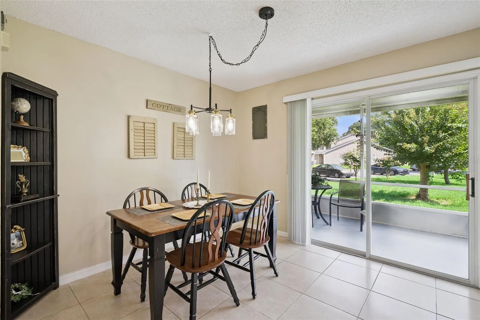 Dining area in kitchen