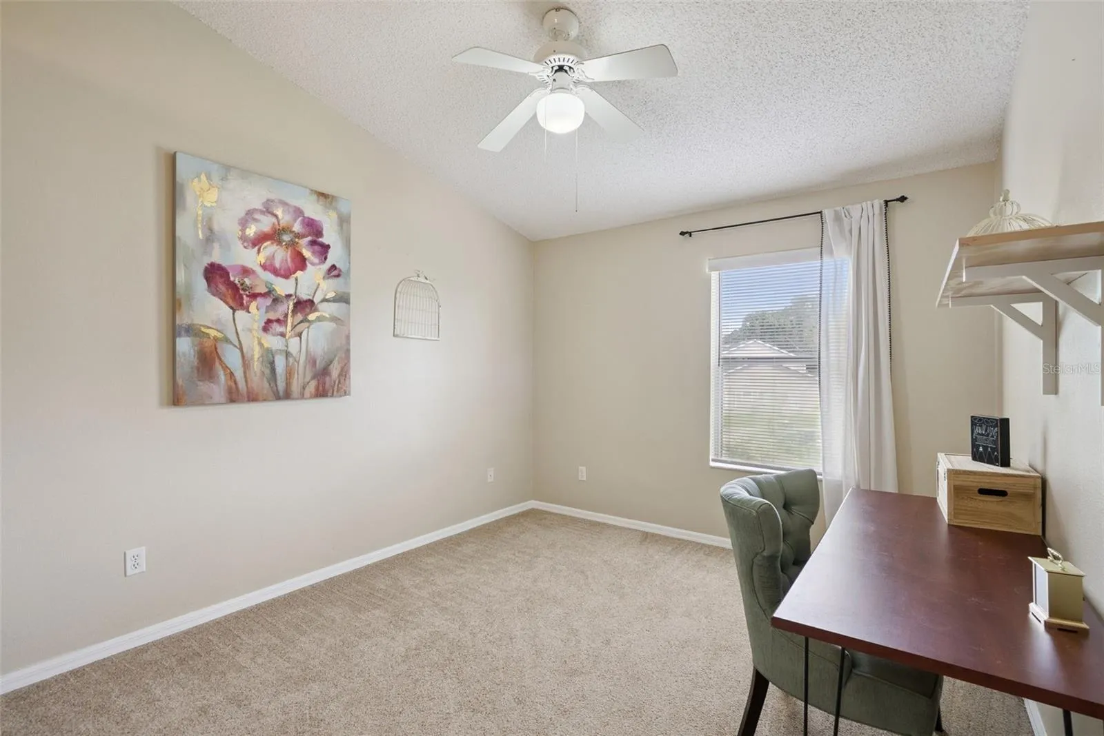 2nd Bedroom w/9ft vaulted ceilings