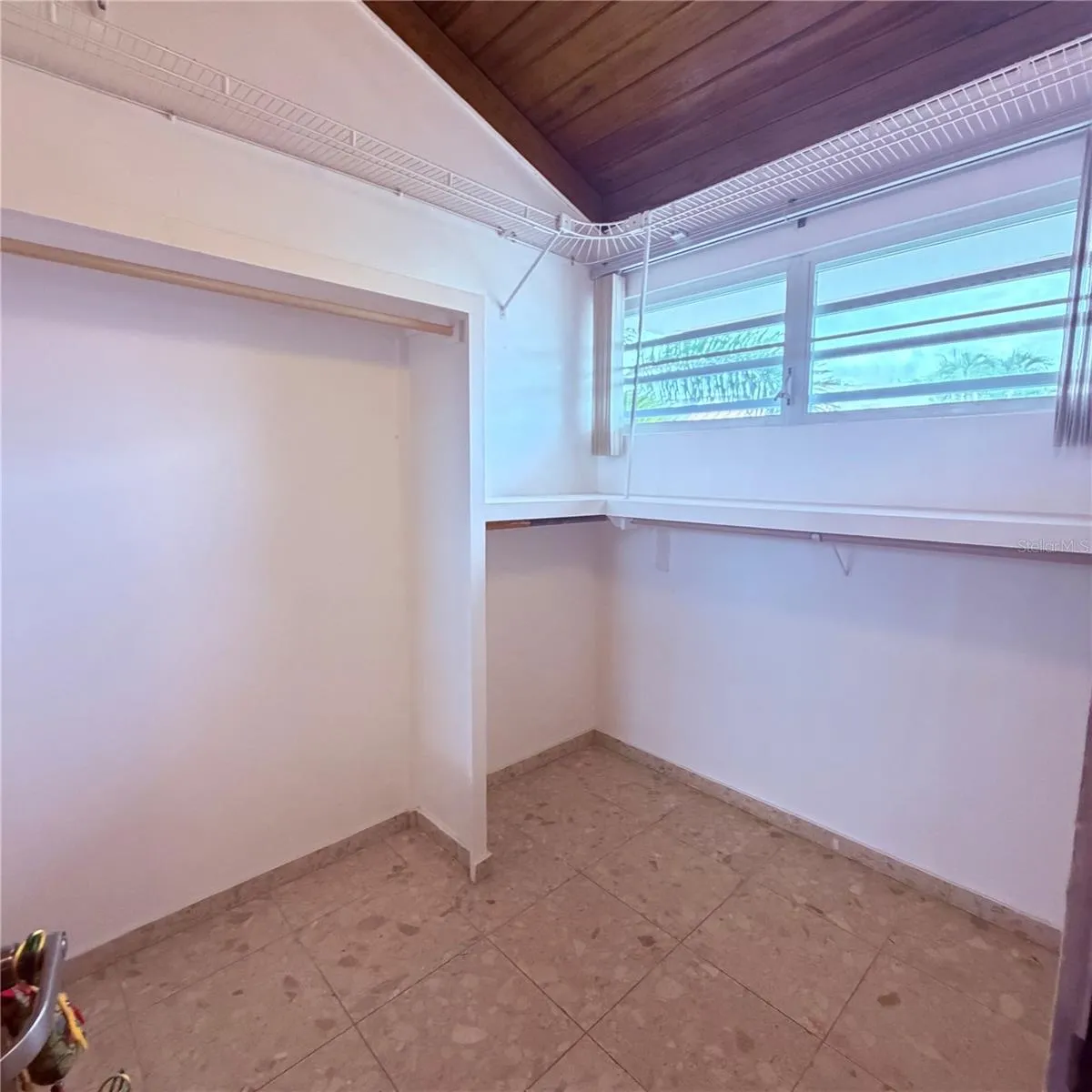 Walking Closet Walking Closet