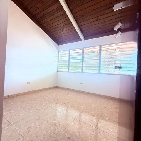 Room in 3rd level with walking closet