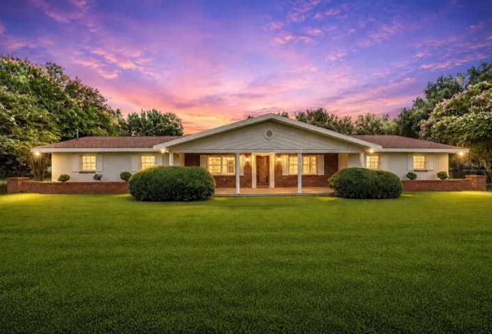 WELCOME HOME. virtually staged