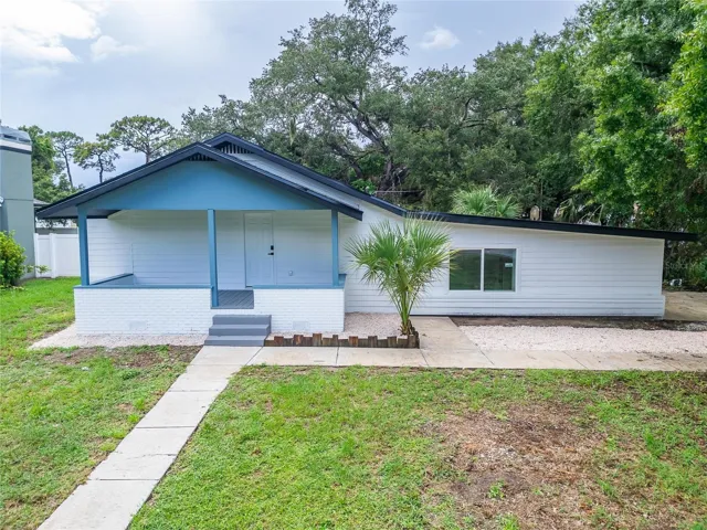 Welcome to 8809 Dyer Rd, Riverview!