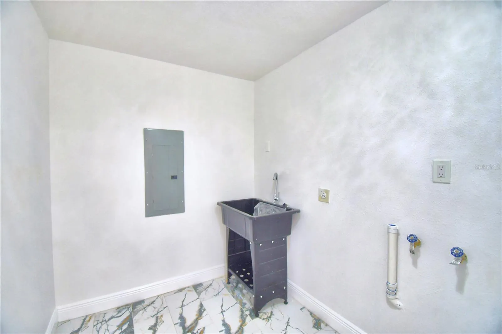 Big Laundry Room WITH NEW SINK
