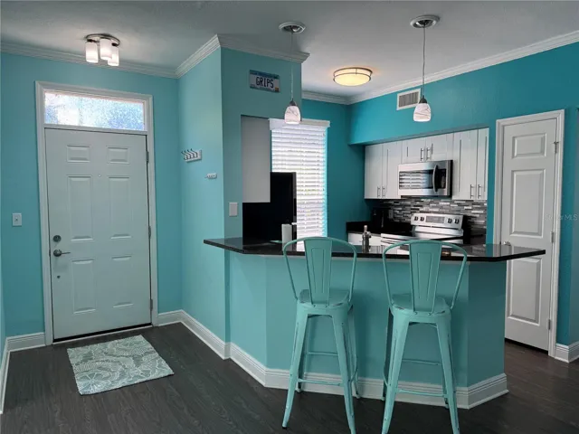 Kitchen with SS appliances &amp; breakfast/serving bar!