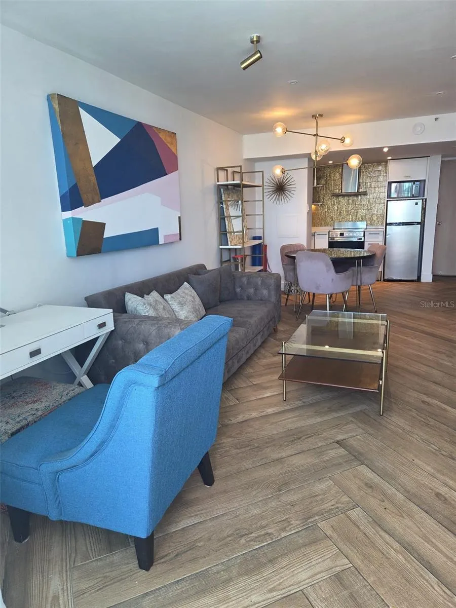 Open living/ding area looking to the kitchen.