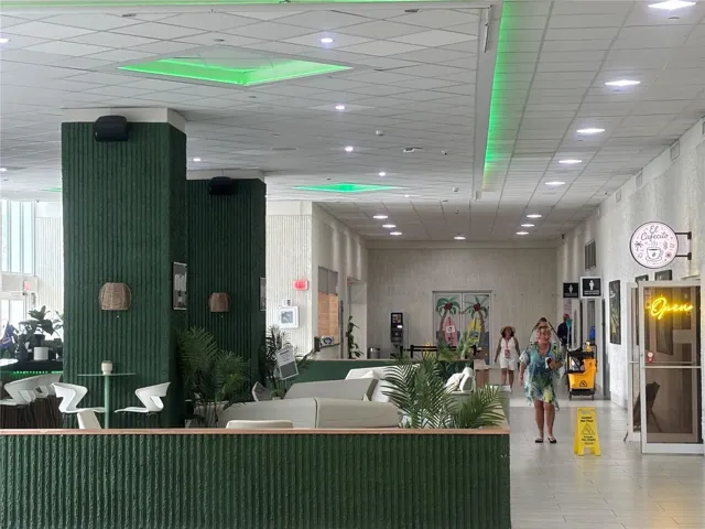 Lobby with large bar area.