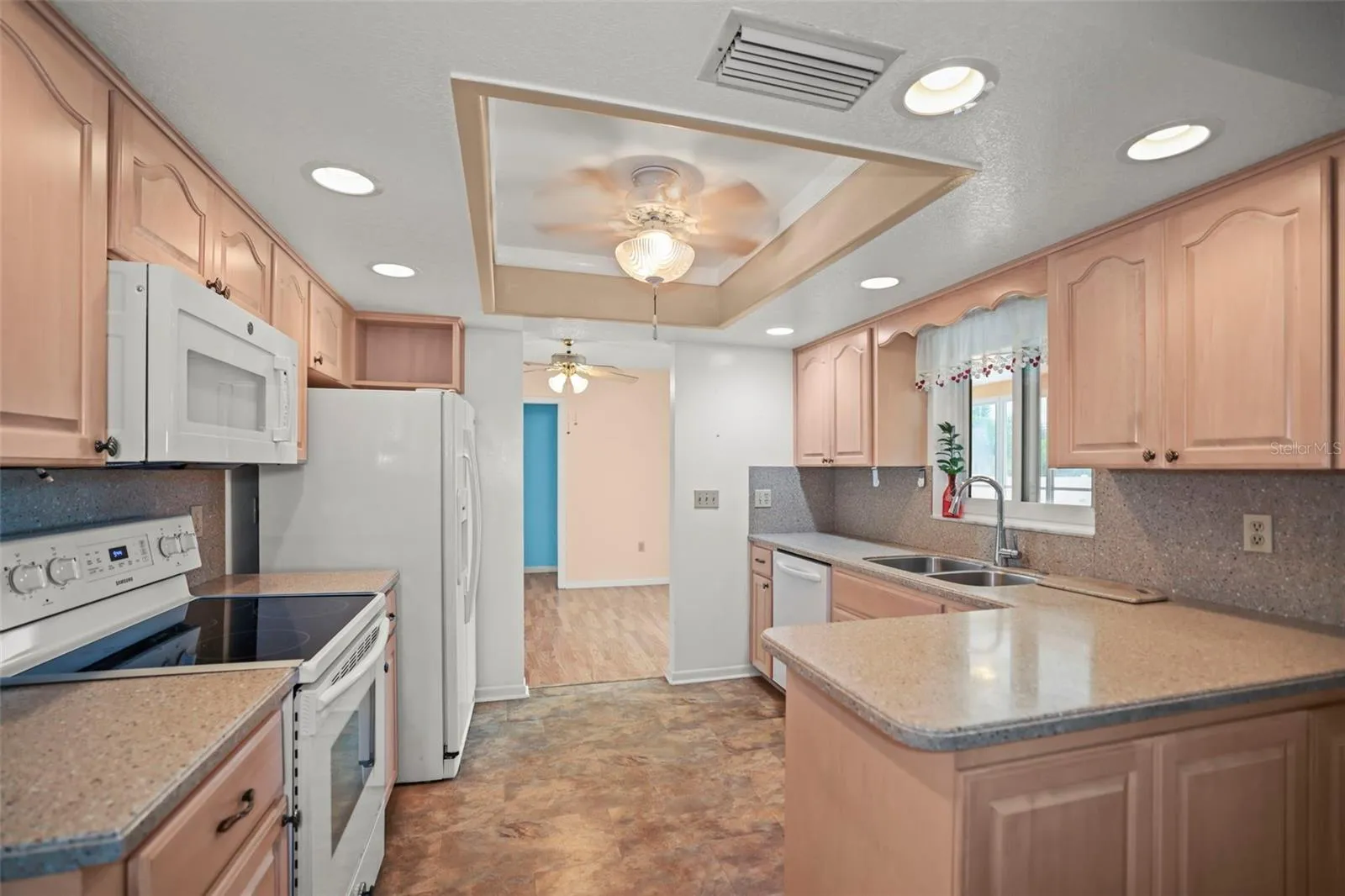 Kitchen divides dining room and family room