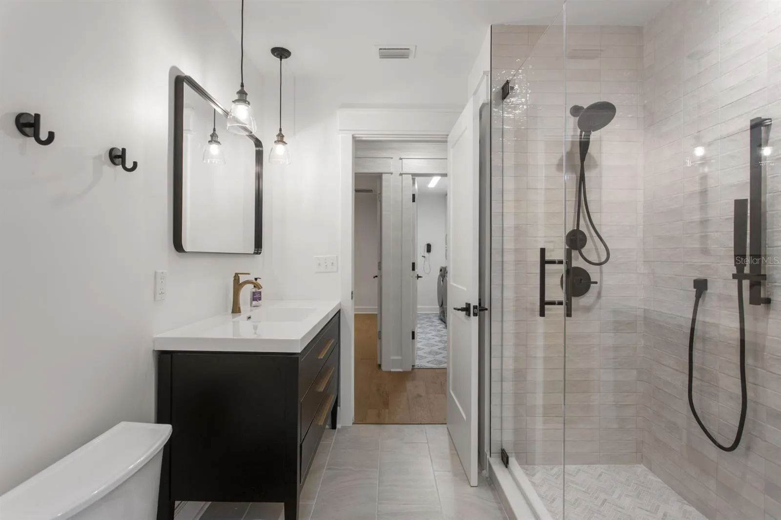 22 first floor POOL BATH