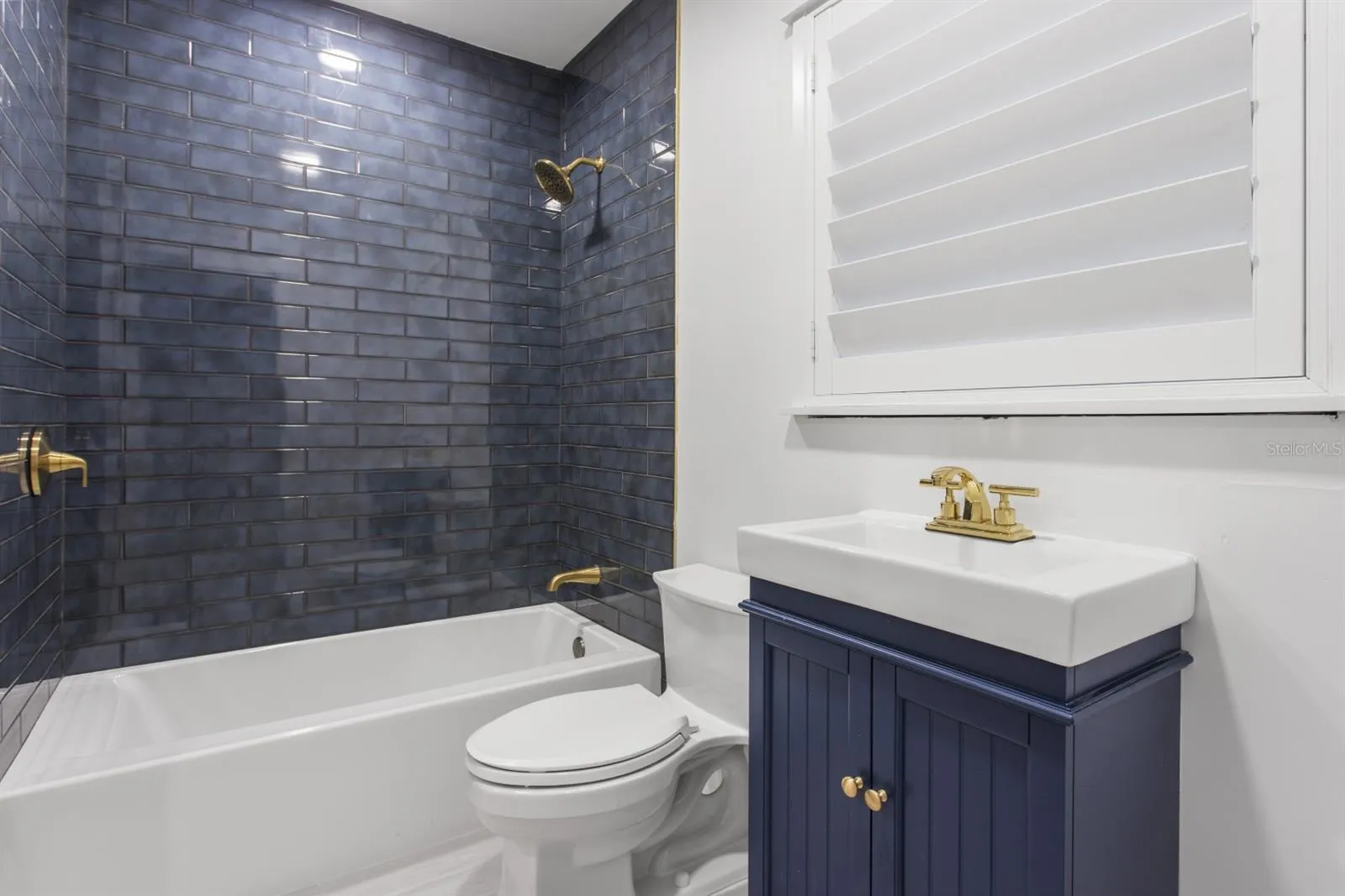 21 first floor secondary bath