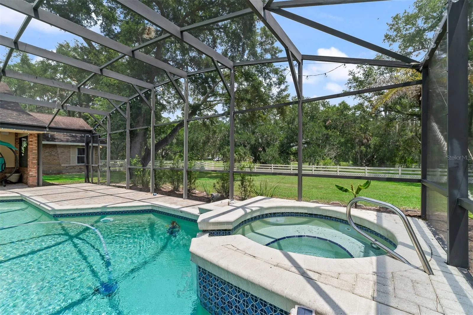 Hot Tub w/Waterfall to Pool