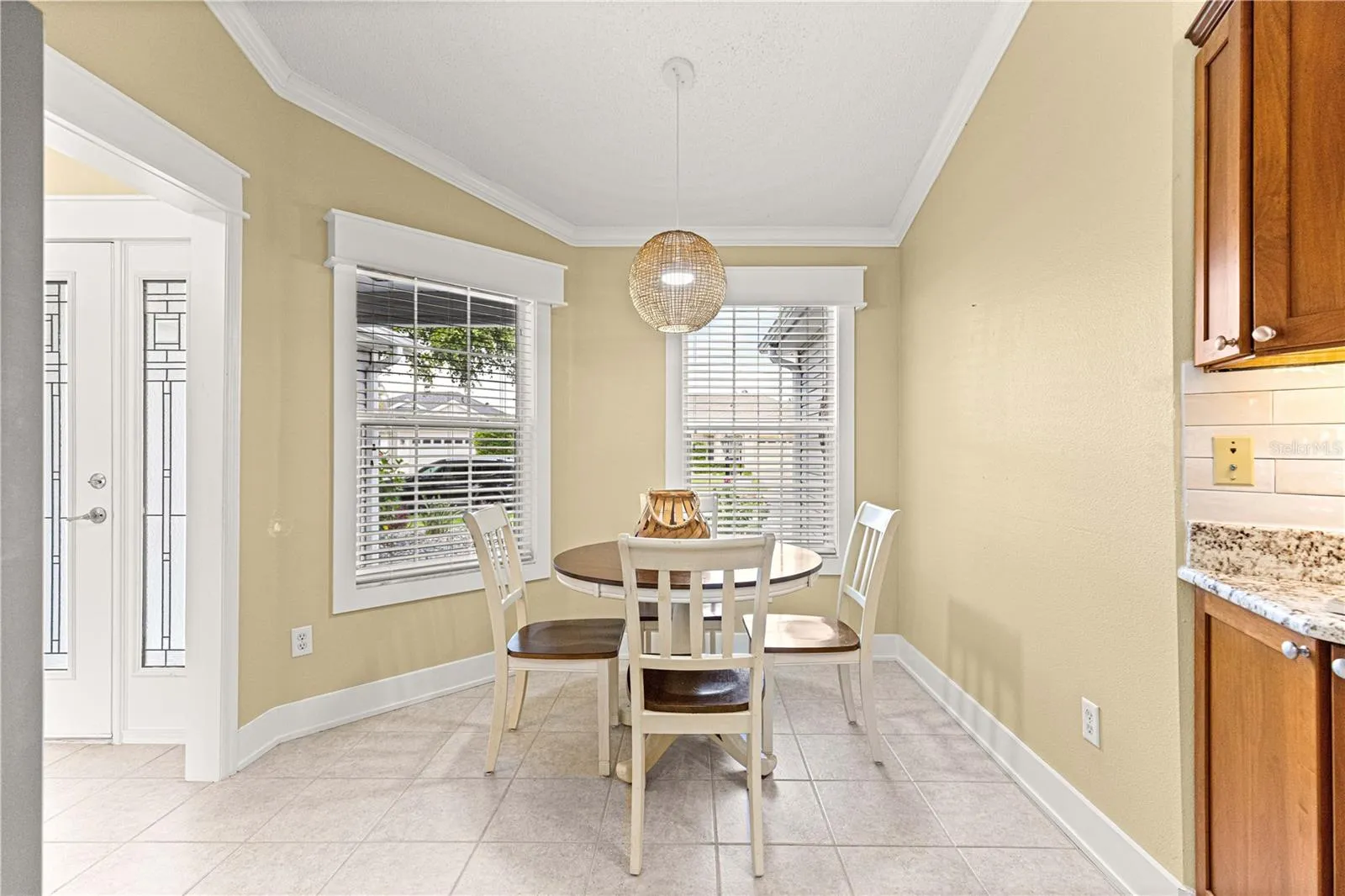 FRONT KITCHEN NOOK