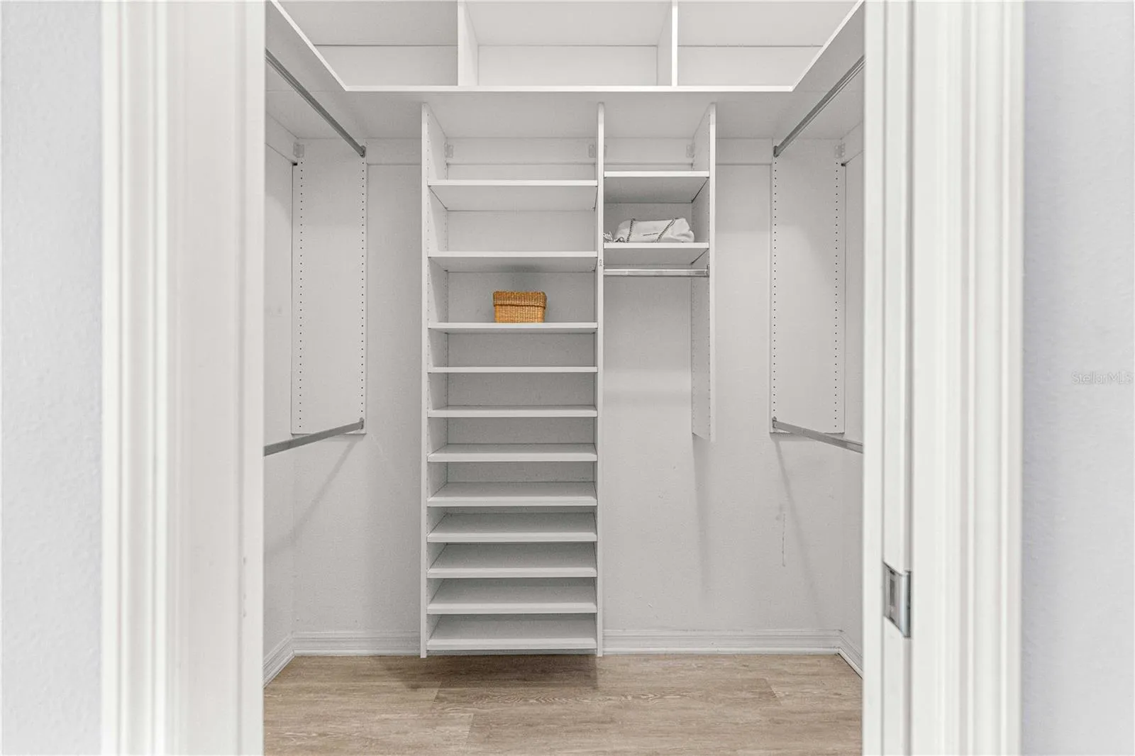 CUSTOM CLOSETS