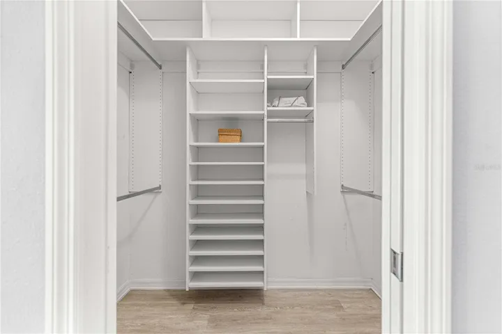 CUSTOM CLOSETS