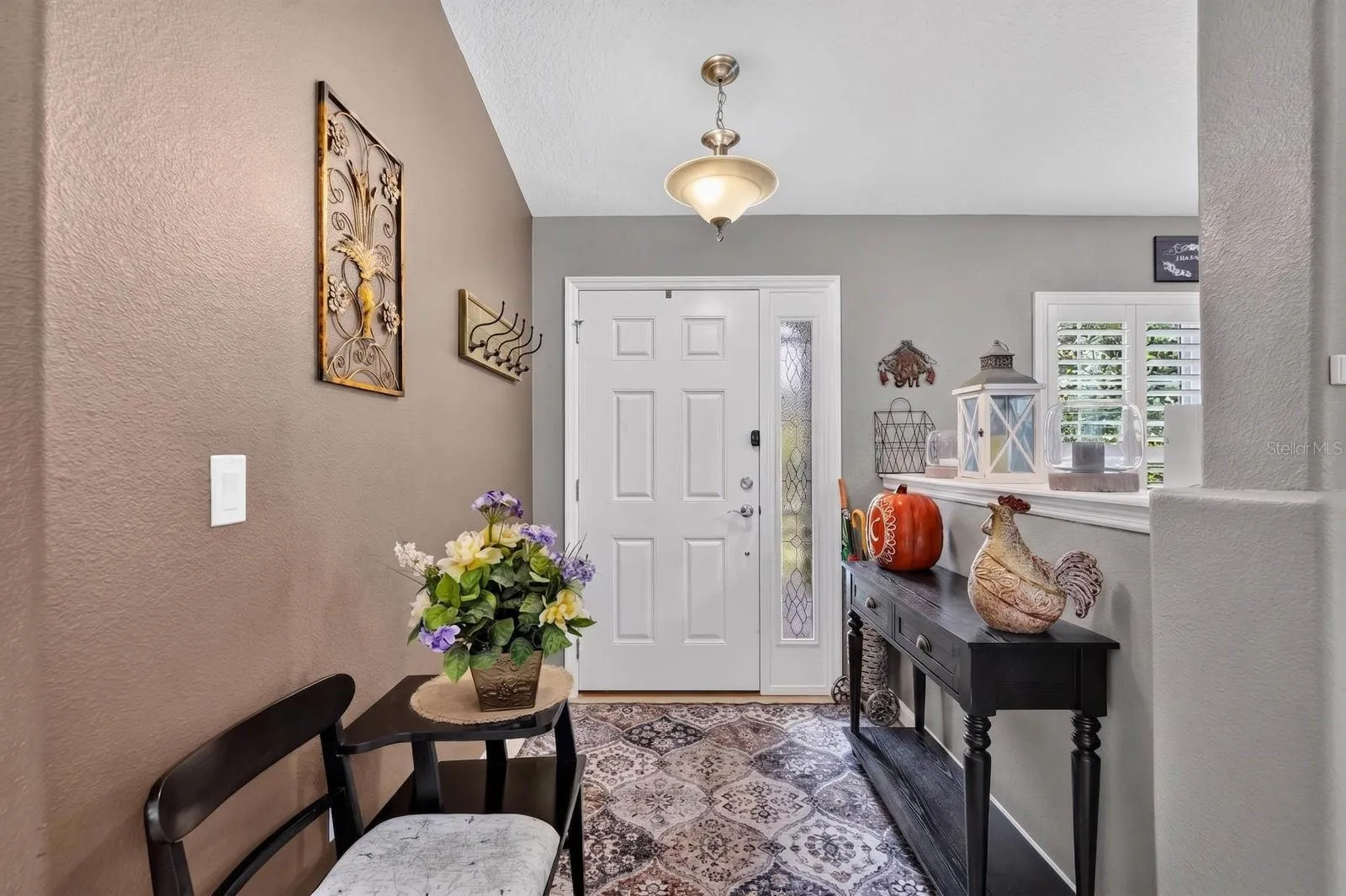 Front entrance foyer