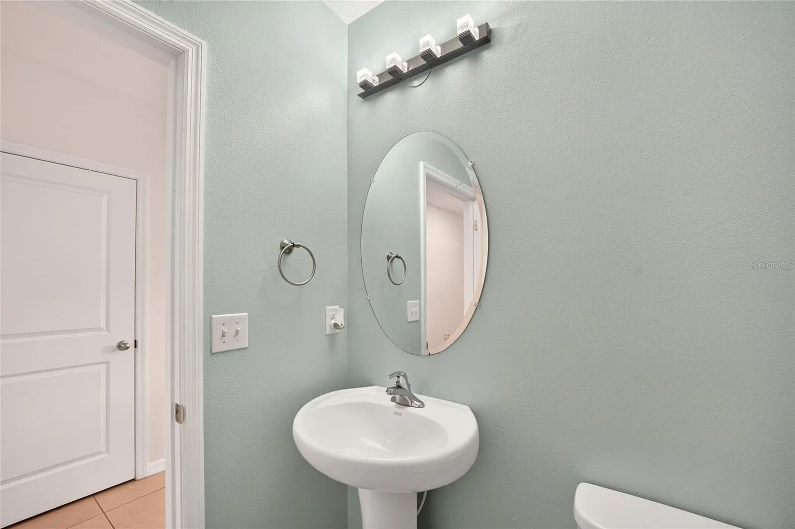 1/2 Bath downstairs off kitchen hallway