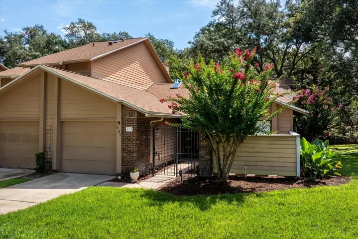 Stunning 3 bedroom 2 bath single story townhome