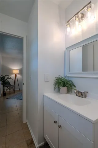 Primary 1/2 Bath
