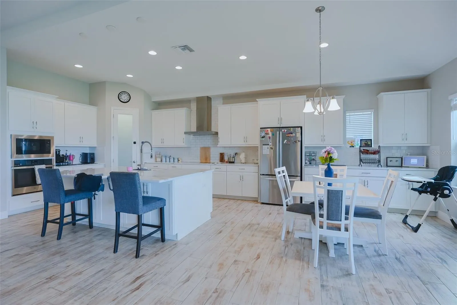 Kitchen & Breakfast area