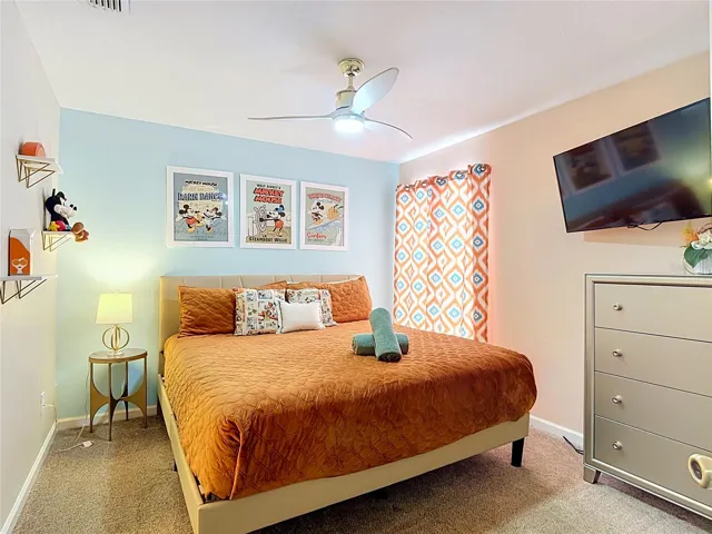 Upstairs guest bedroom with private ensuite bathroom.