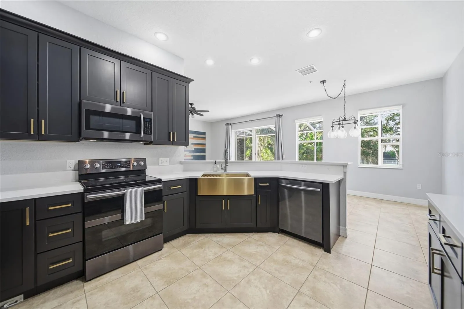 Large Chef's Kitchen