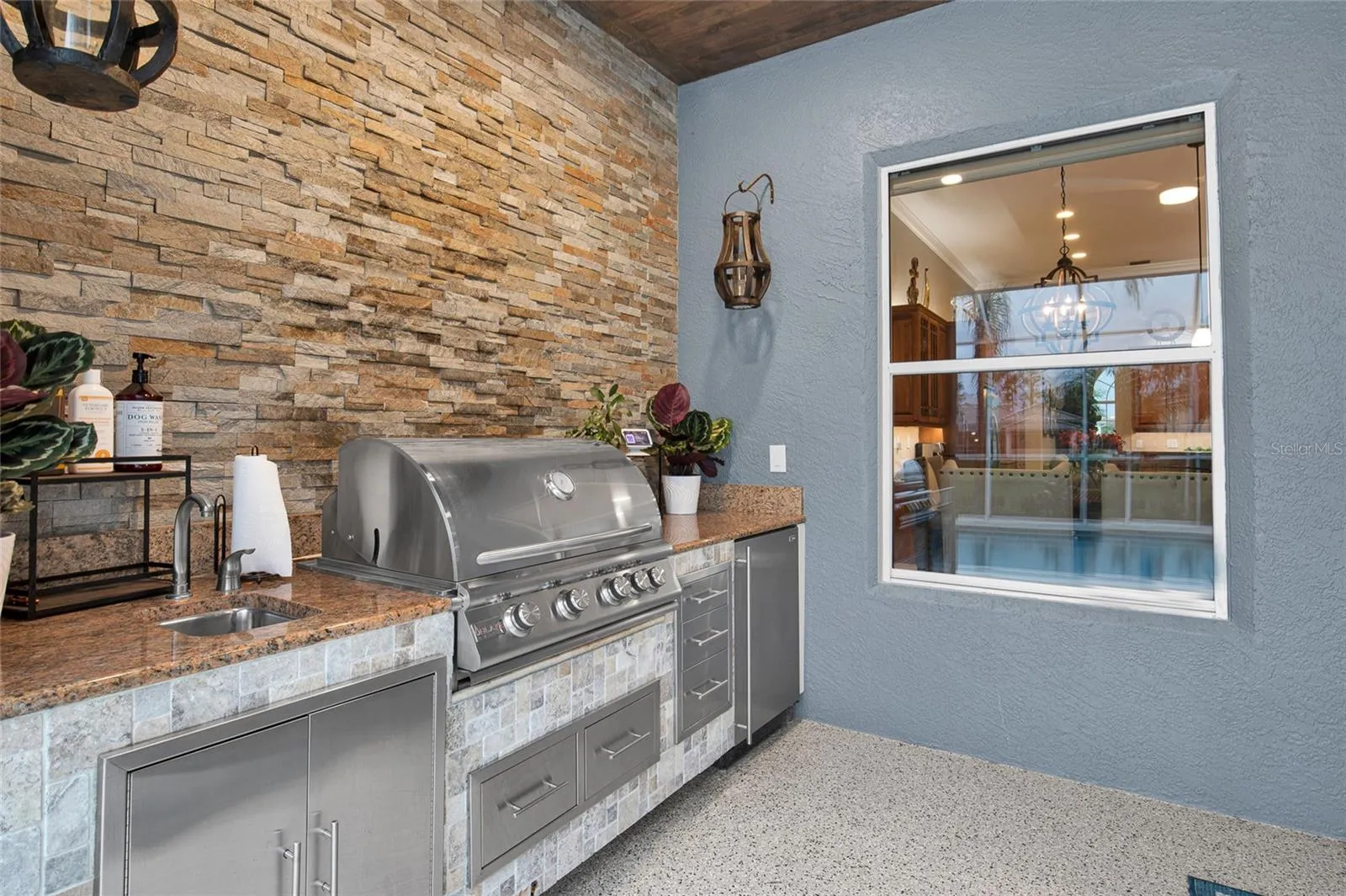 Outdoor Kitchen