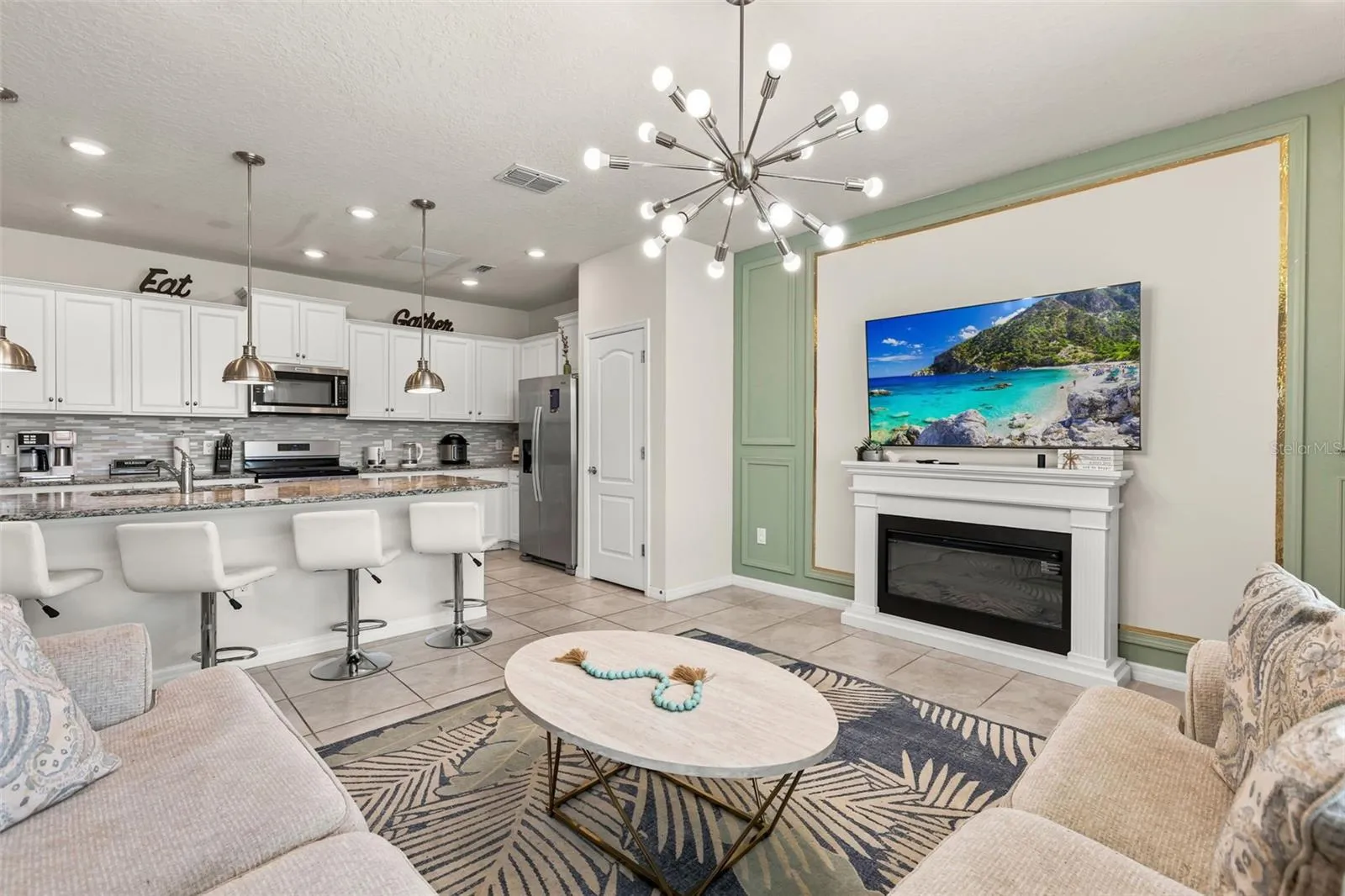 Living/kitchen combo