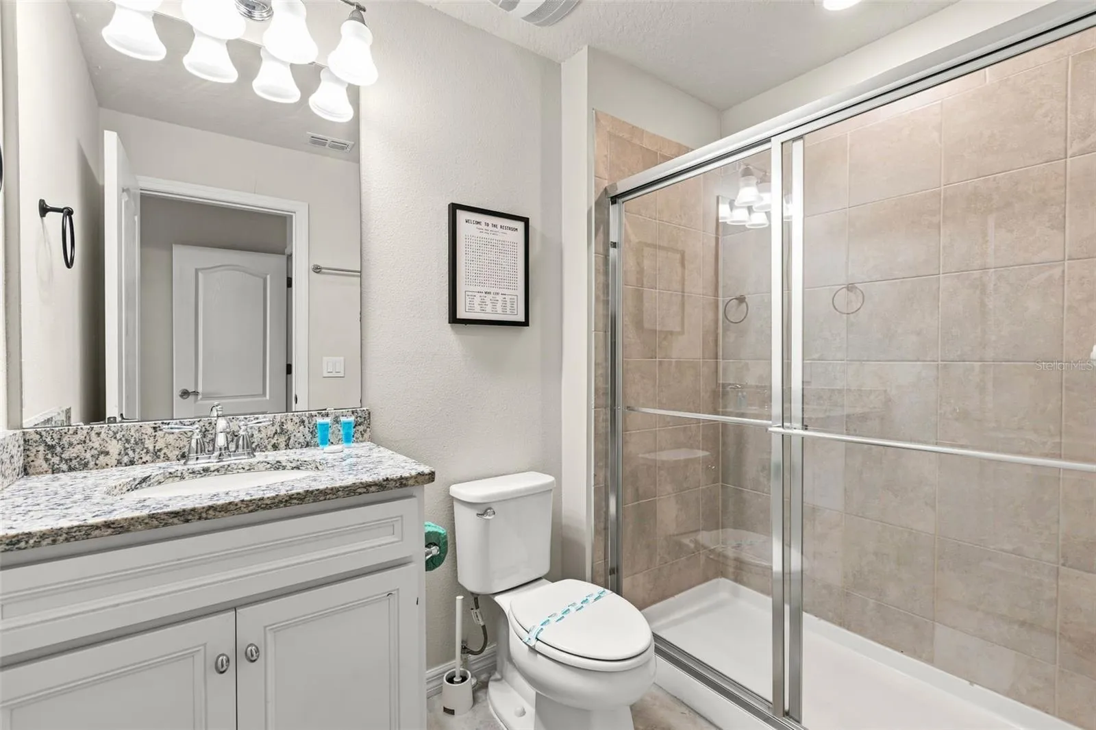Bathroom 4 (Second level)