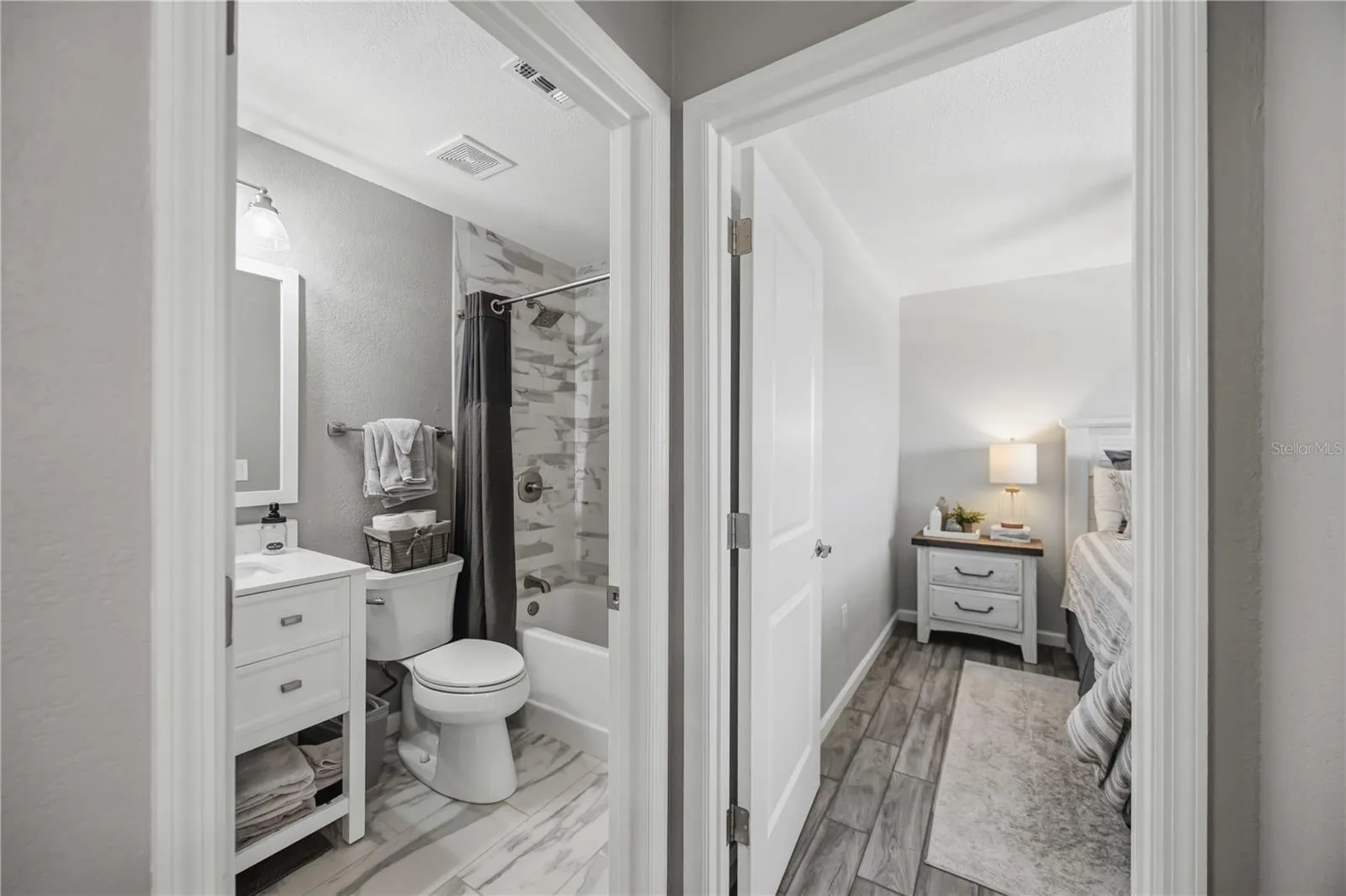 Primary bedroom en suite bathroom