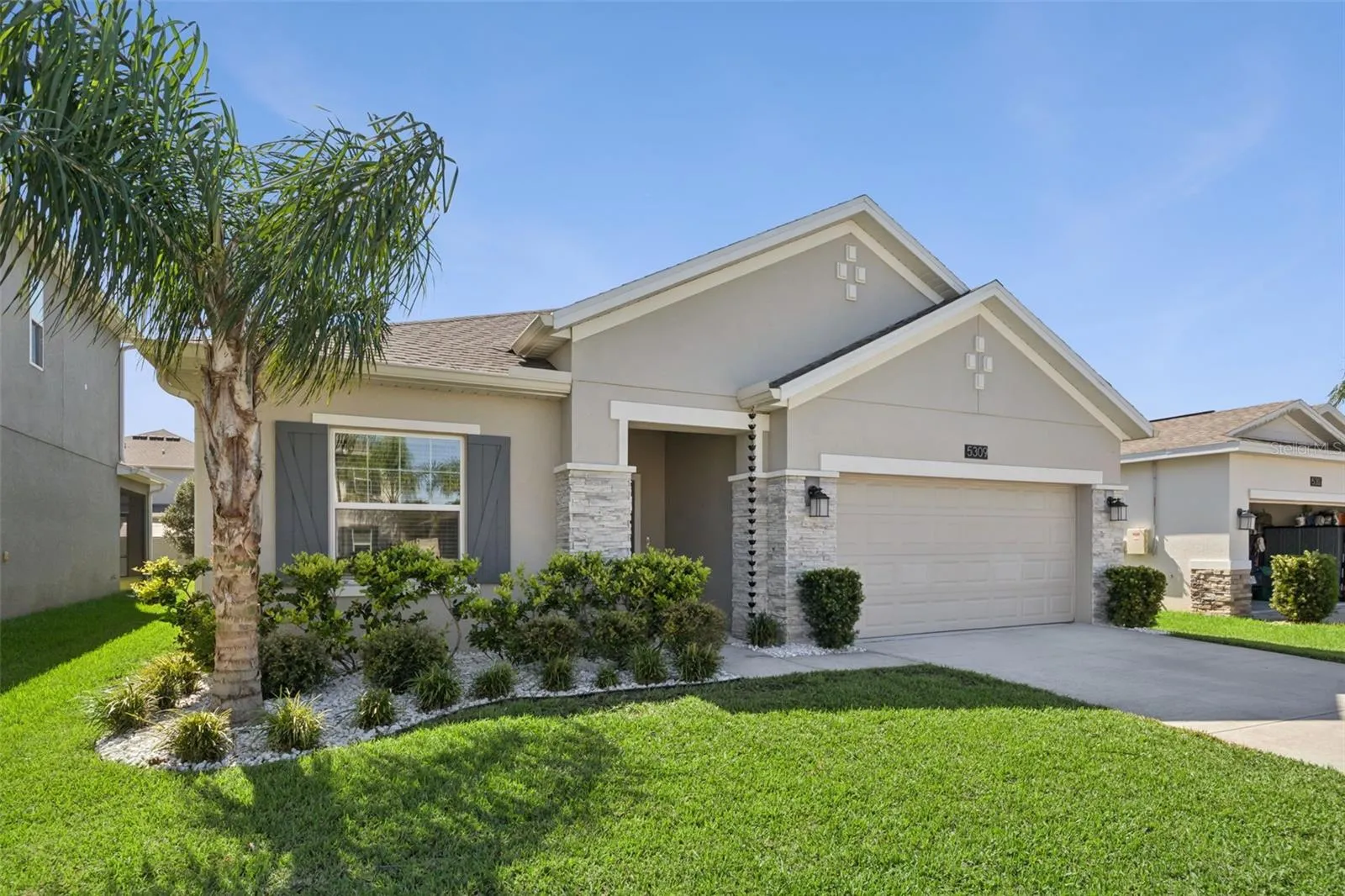 Meticulously Maintained Breezy Landscaping