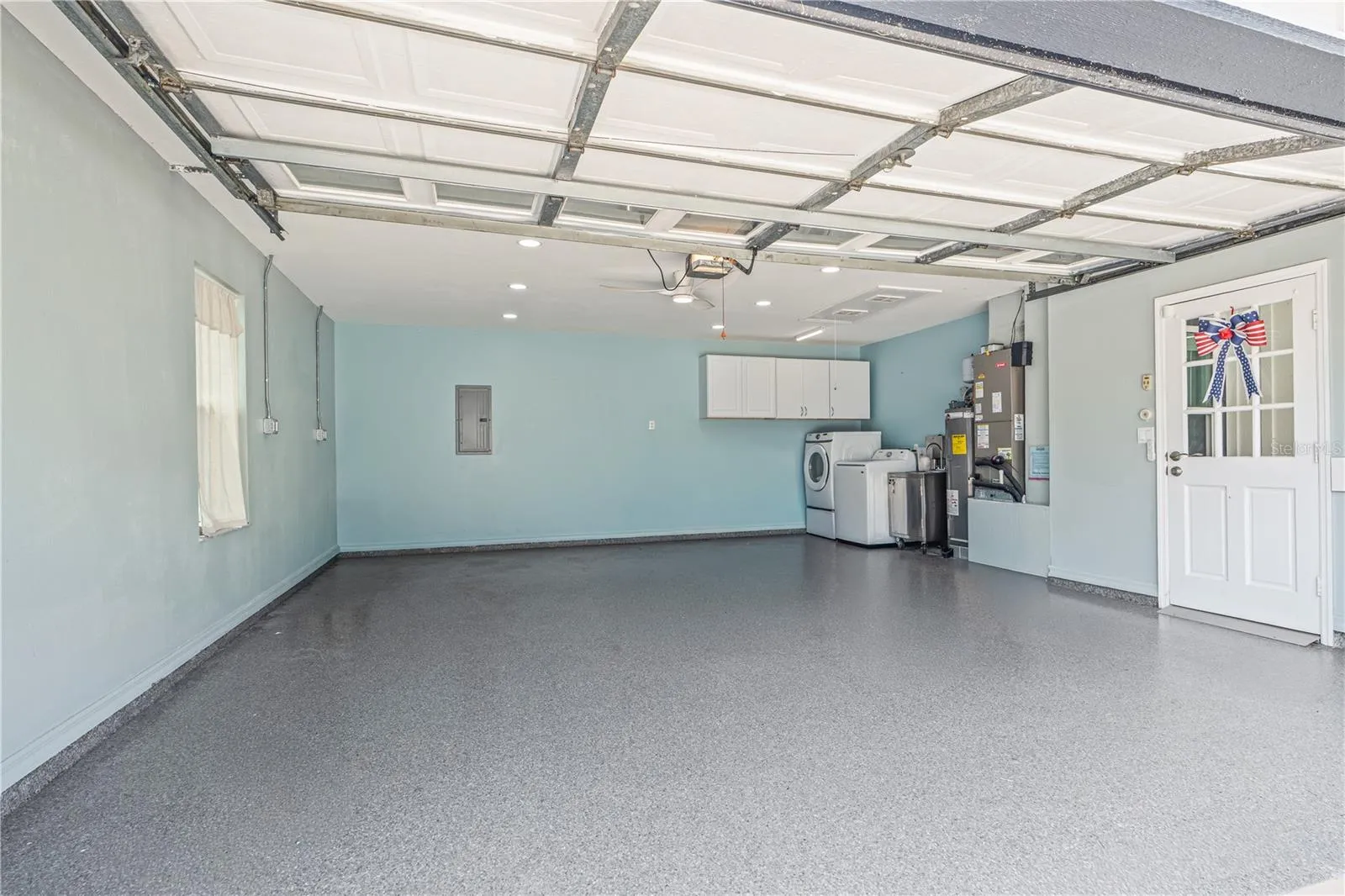 2 Car Garage oversized, Laundry with washer &amp; Dryer included